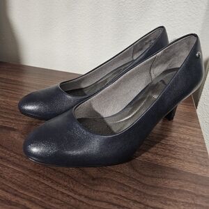 Life Stride Navy Heels